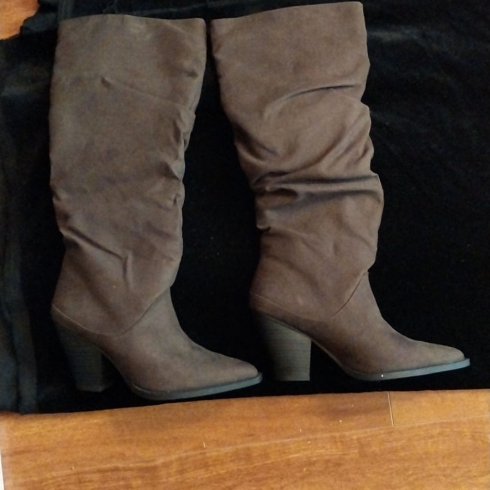 Size 8 and 1/2 Brown knee high boots